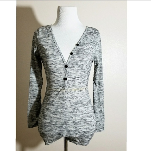 💮Long Sleeve Gray Romper - Picture 3 of 6